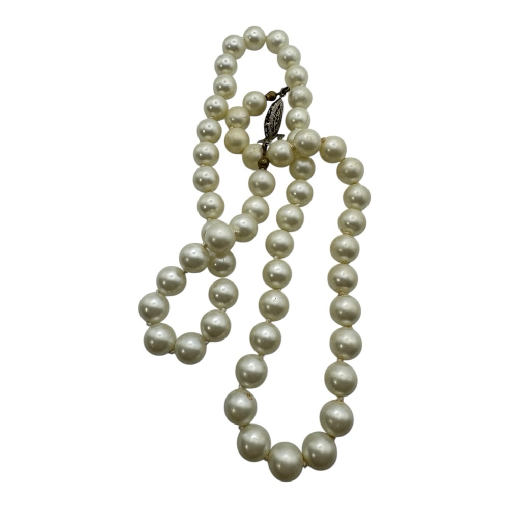 Lot of 4 Faux‎ Pearl Jewelry Pieces 3 Necklaces 1 Bracelet Vintage Costume - Picture 6 of 6